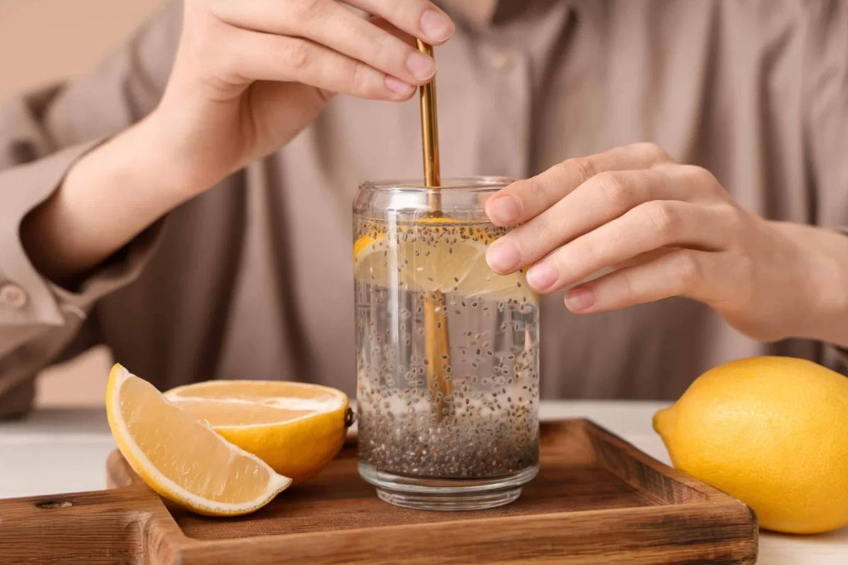 এরপর তিনি চিয়া সিডস ভেজানো জল এবং এক কাপ কফি খান। তারপরই শুরু হয় তাঁর জিম সেশন।